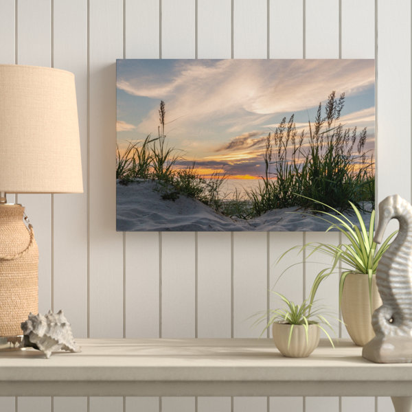 East Urban Home Leinwandbild ,,Gras am Strand bei Sonnenuntergang" in